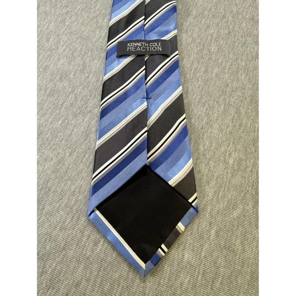 Kenneth Cole Reaction Mens Silk‎ Tie Blue Black White Diagonal Striped Classic